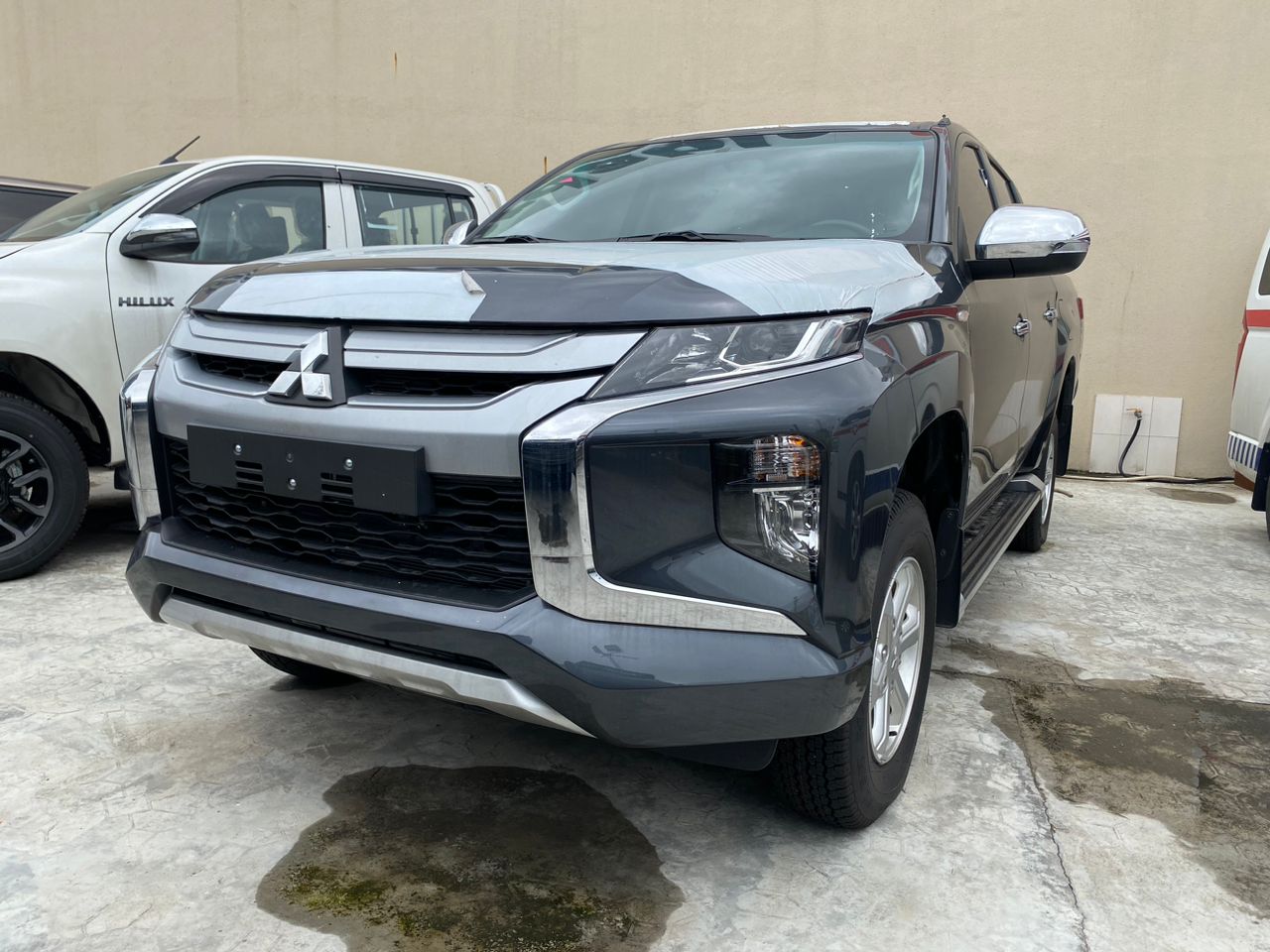 L200_black
