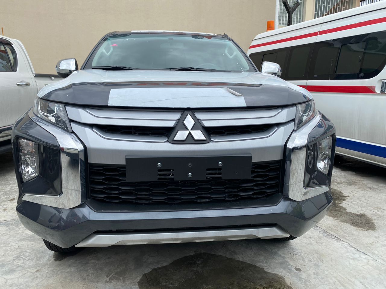 L200_black1