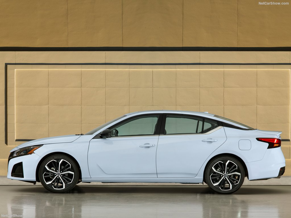 Nissan-Altima-2023-1024-08